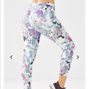 NWOT Fabletics Leggings - PowerLite Capri